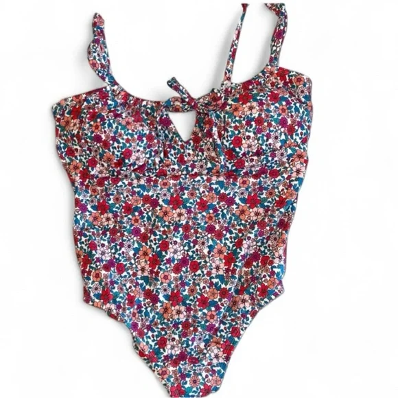 New with tags Time and Tru floral one-piece swimsuit in size XL (16–18). - Picture 2 of 8